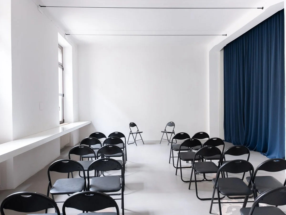 Sedie disposte in cerchio per workshop